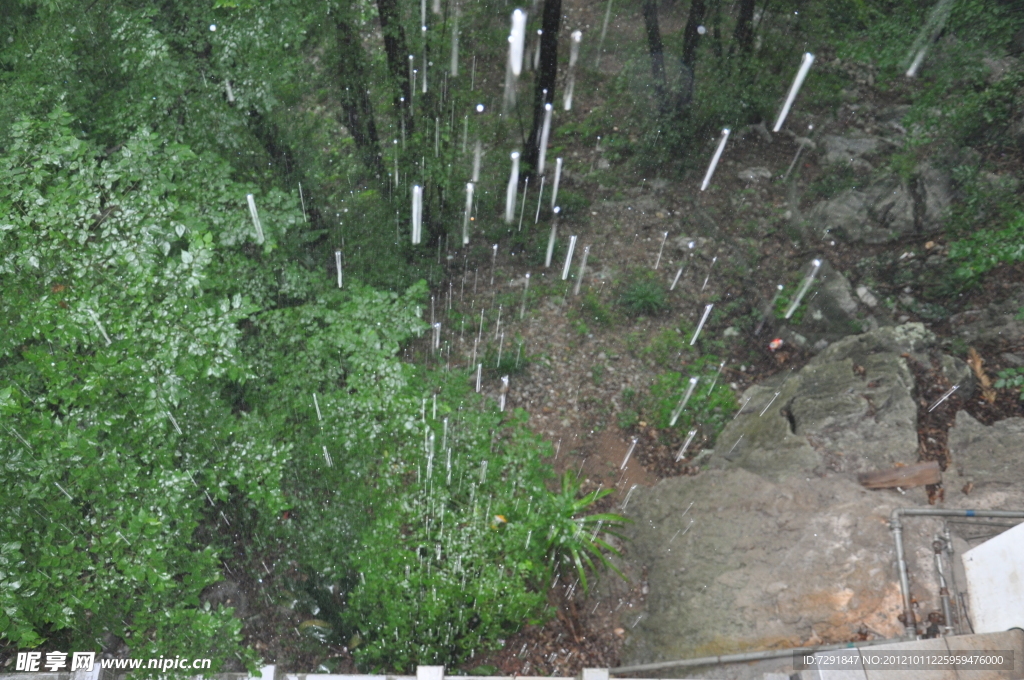 倾盆大雨