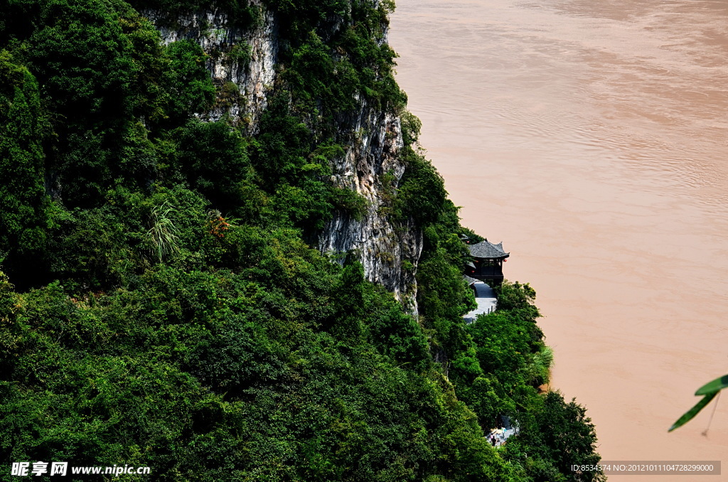 西陵的江岸