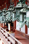 神社铜灯