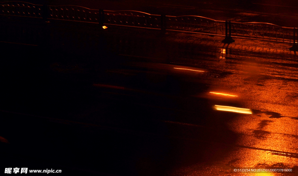 雨夜飞驰