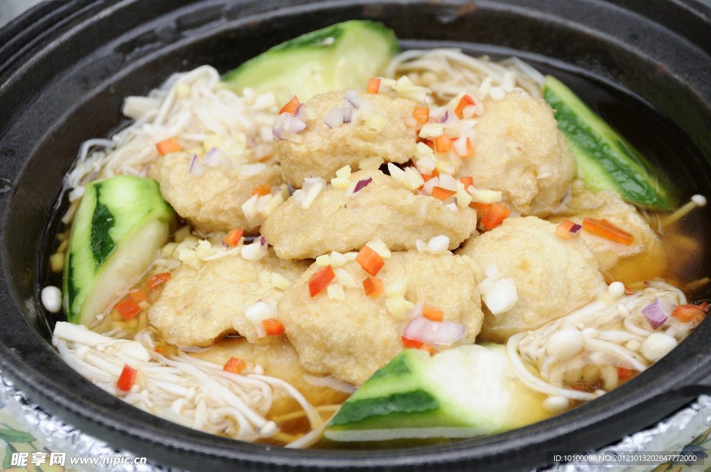 金菇鱼腐煲