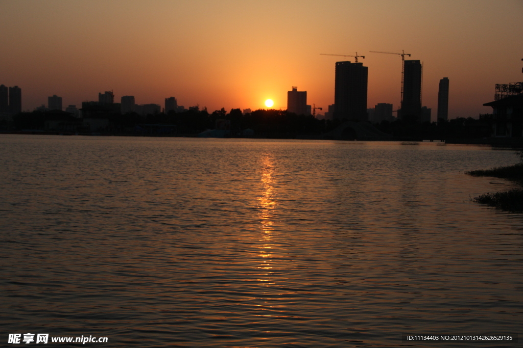 海边的夕阳