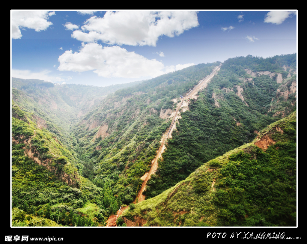 天然气管道施工翻山越岭出美景