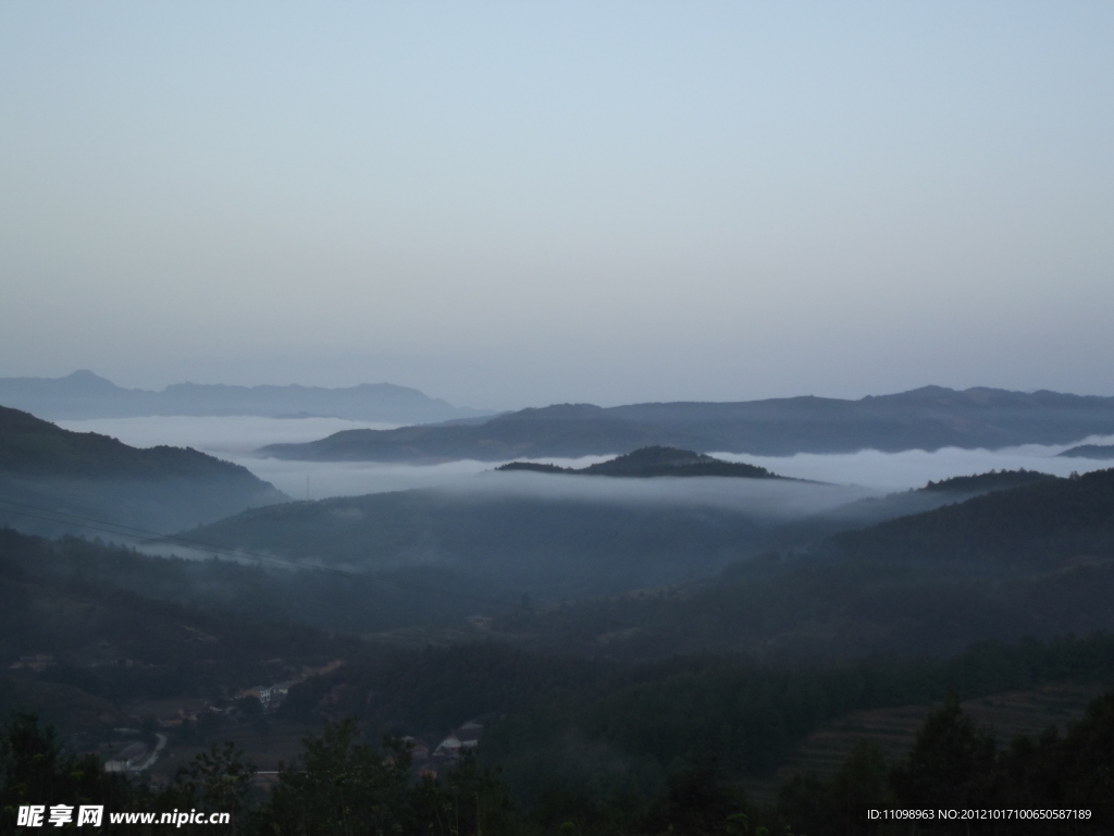 群山叠嶂