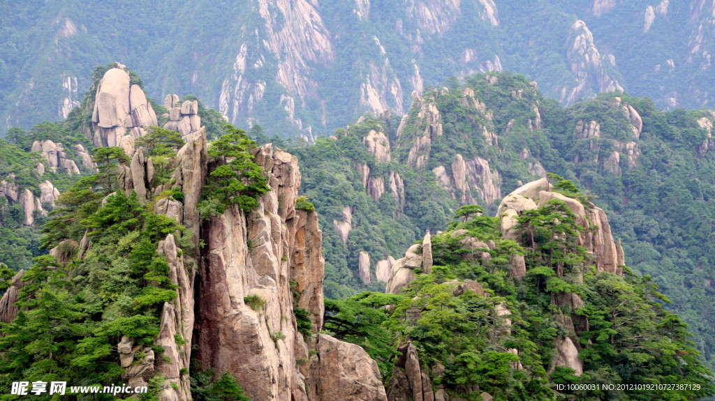 群峰连绵