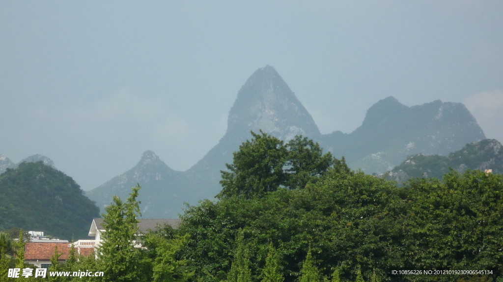 桂林榕湖远眺西山