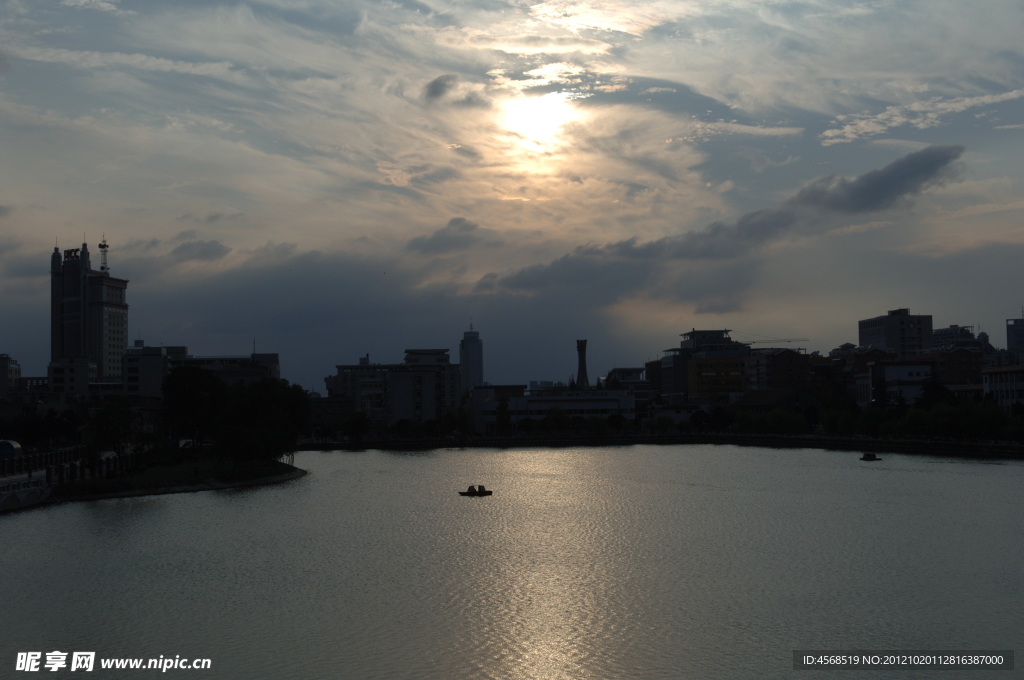 夜色濠河