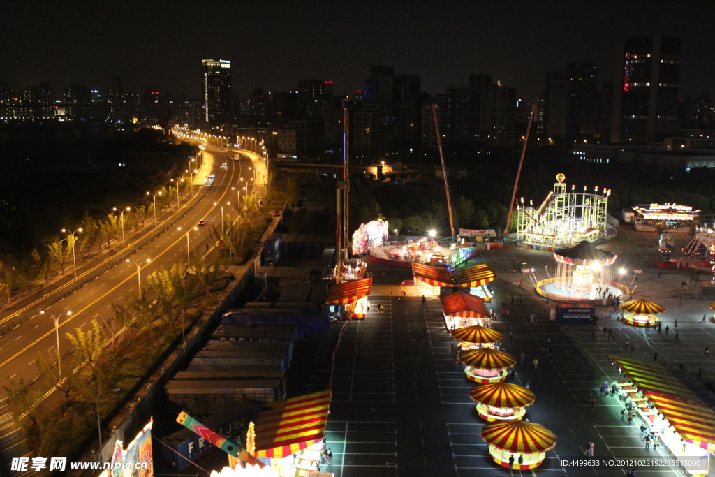 游乐场夜景