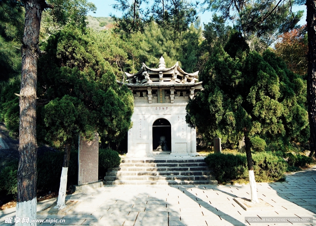 弘一大师舍利塔