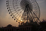 夕阳下的摩天轮