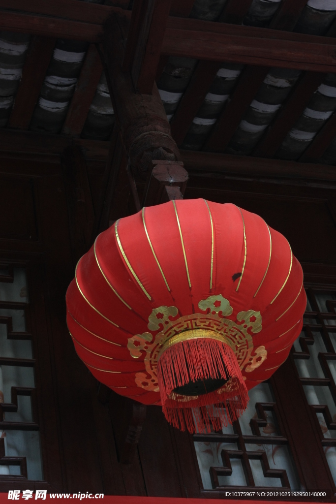 大红圆形灯笼