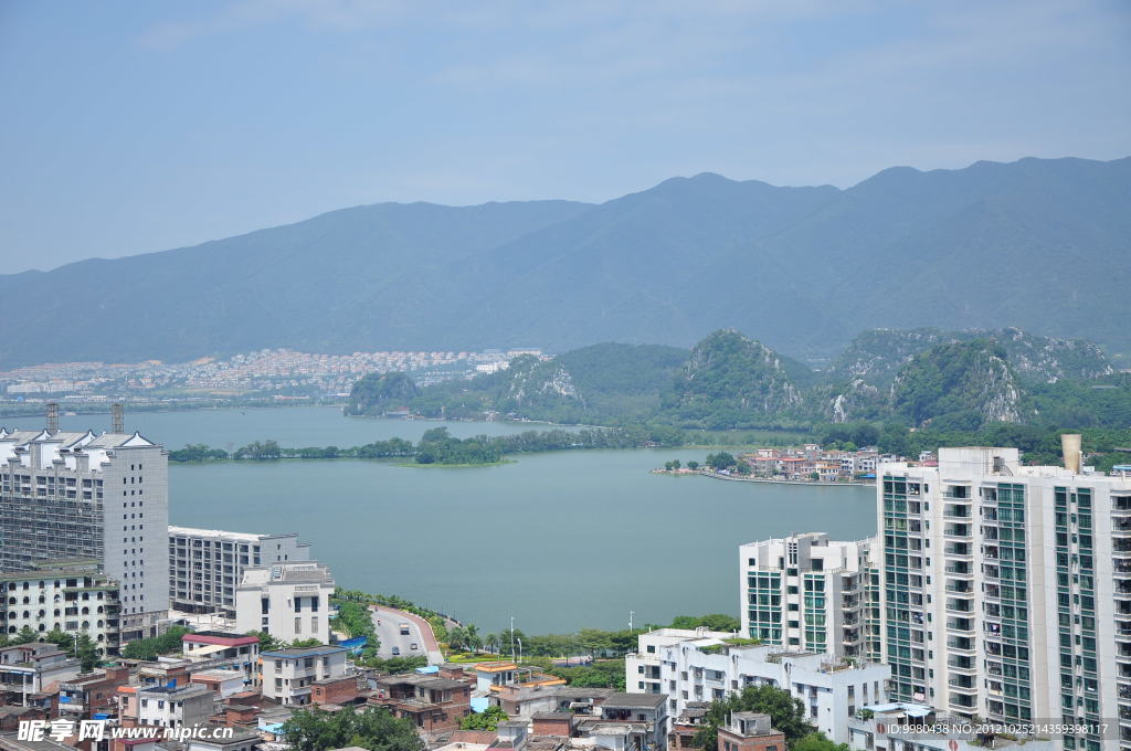 星岩全景