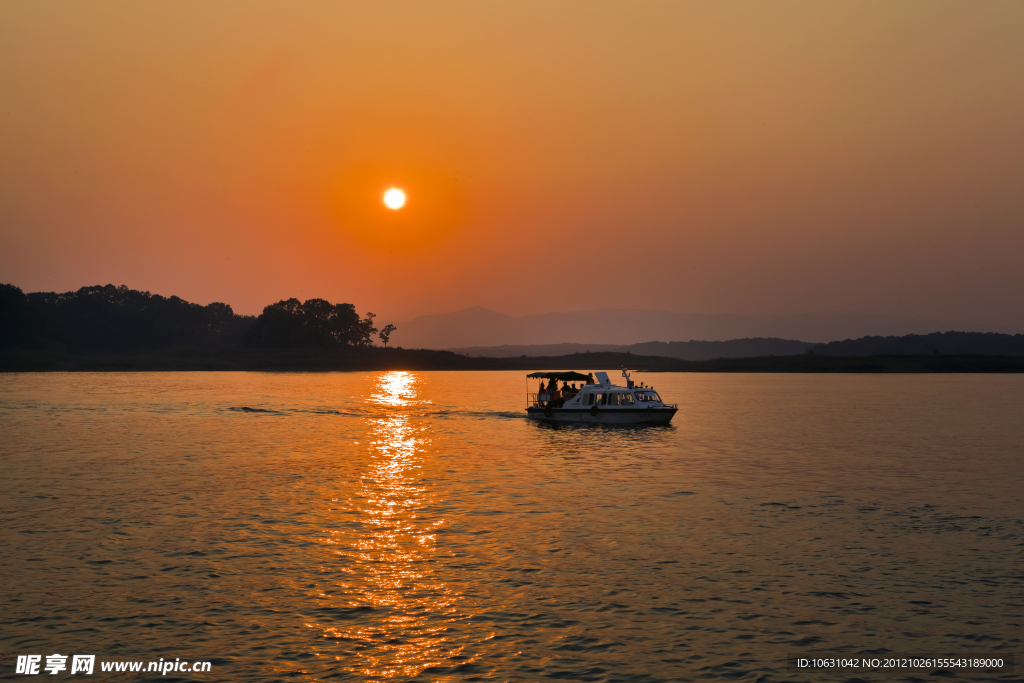 夕阳 南湾湖