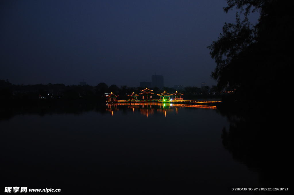 星湖夜景