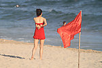 红衣女人
