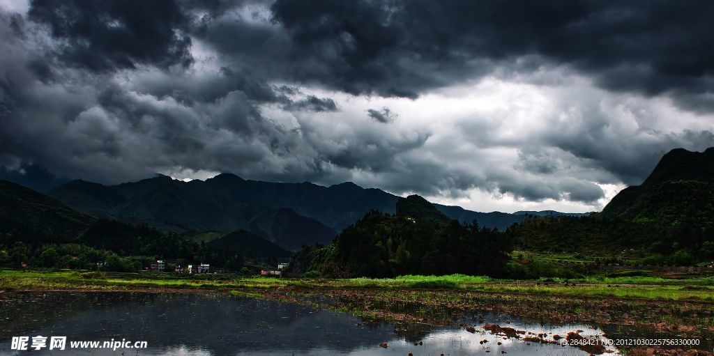 阴雨江南 大山