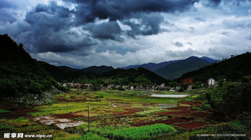 阴雨江南 山冲