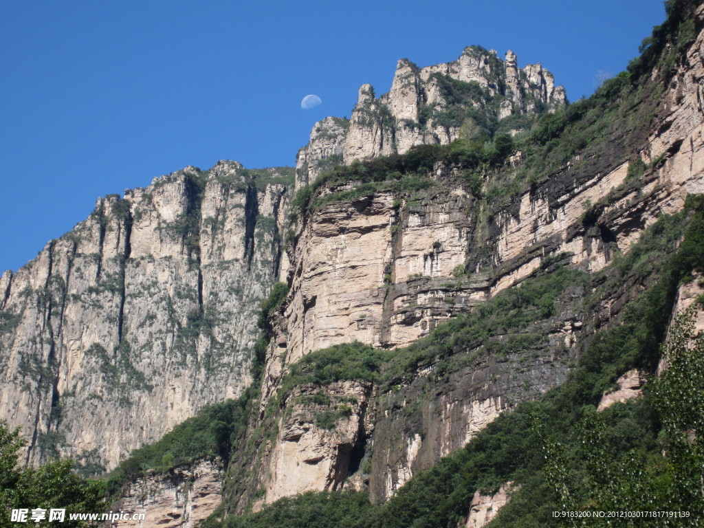 山岩峭壁