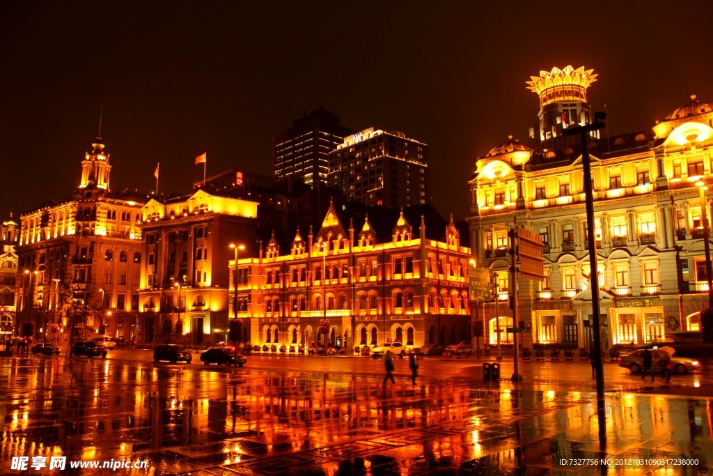 上海雨中夜景