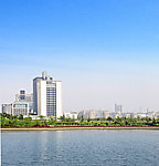 京华城中城 湖面风景