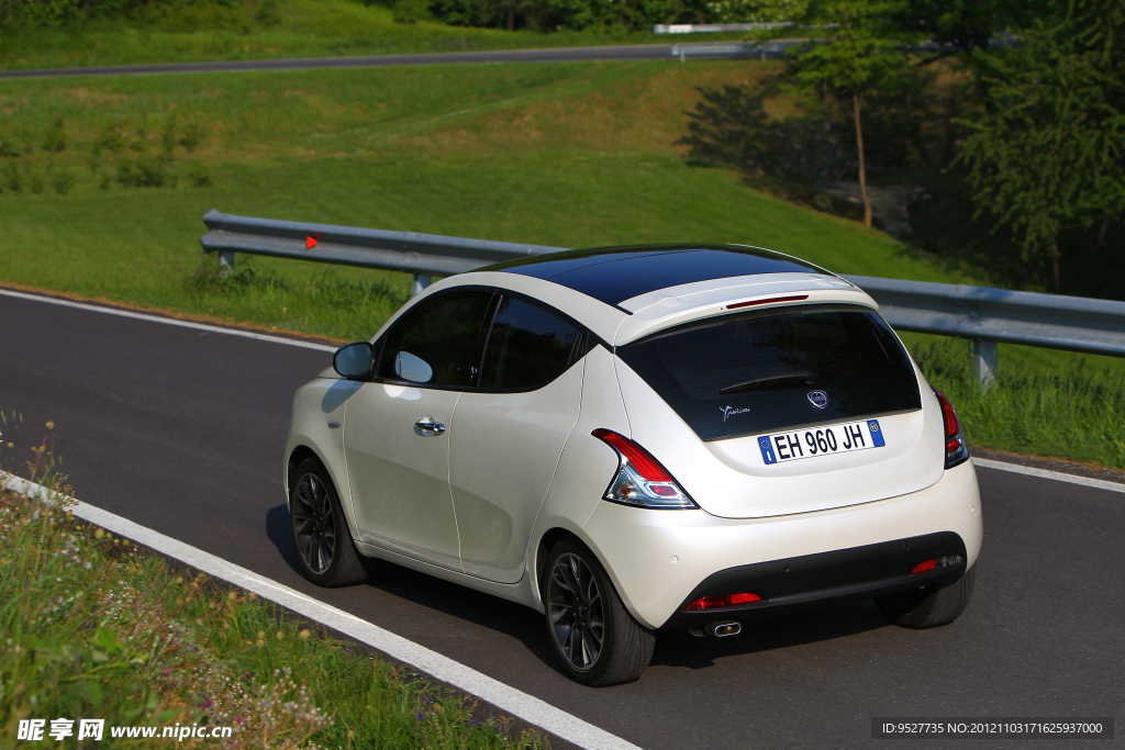 蓝旗亚Ypsilon