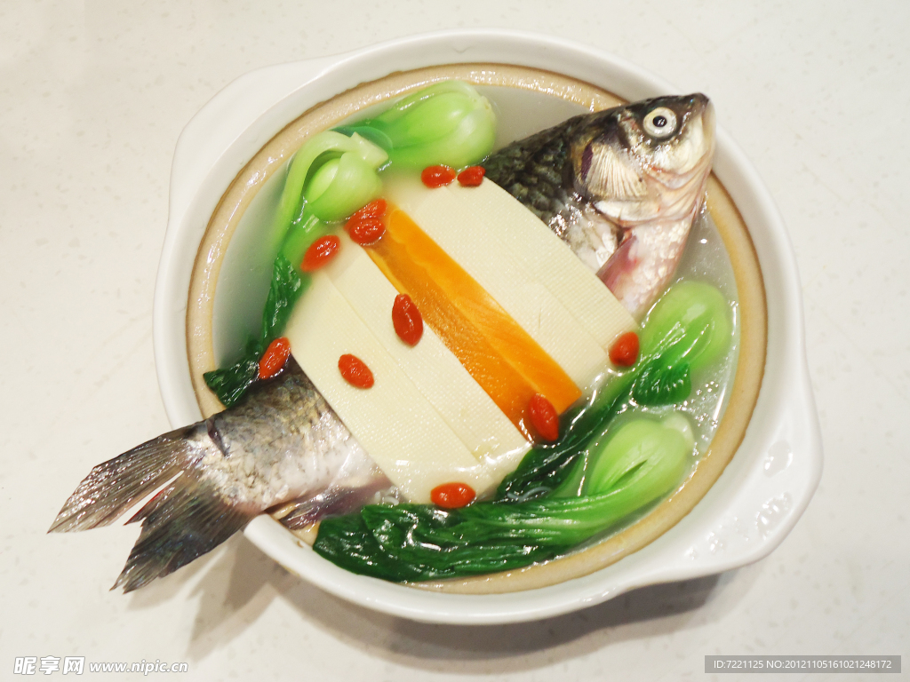 鲫鱼豆皮砂锅