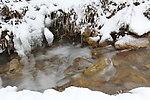 雪景溪流