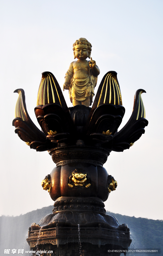 九龙灌浴 金身太子像