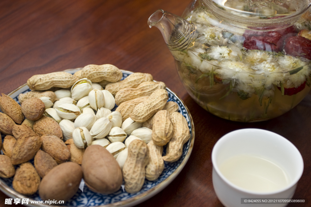 干果与茶壶