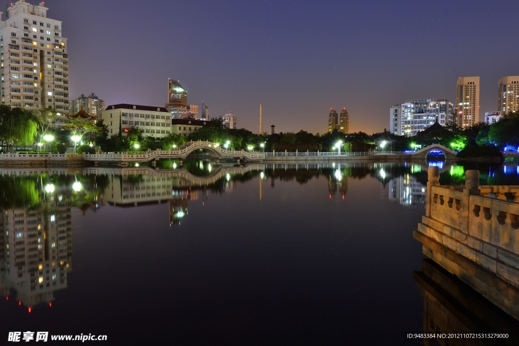 湖面夜景
