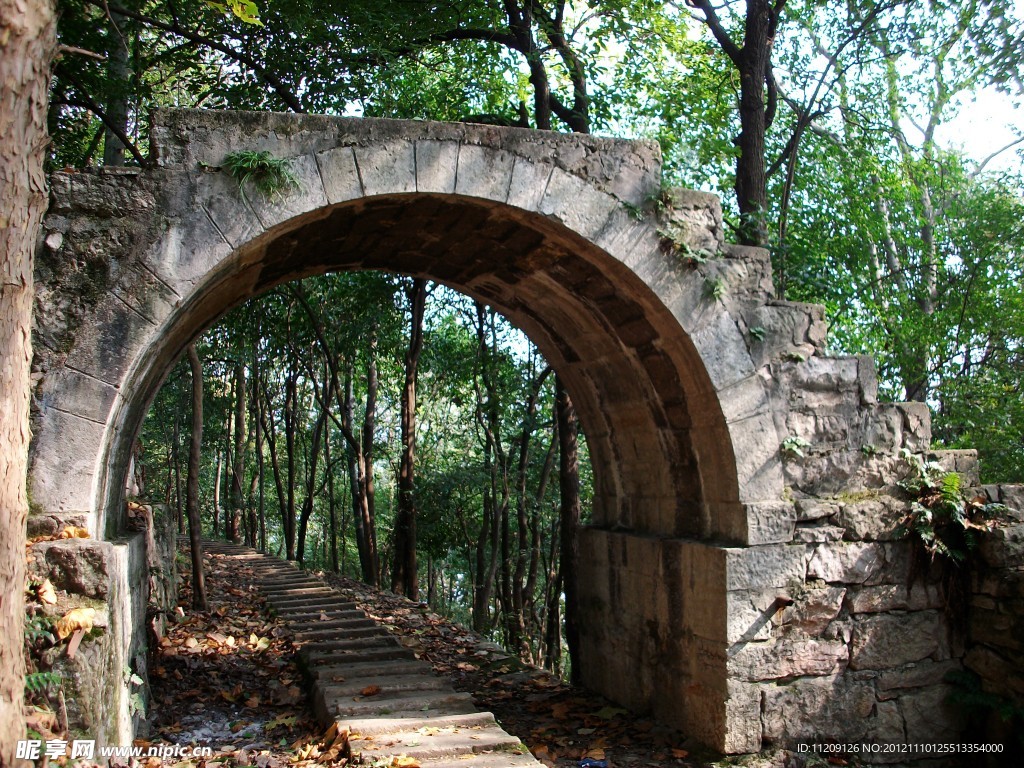 大阁山石孔桥