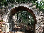 大阁山石孔桥