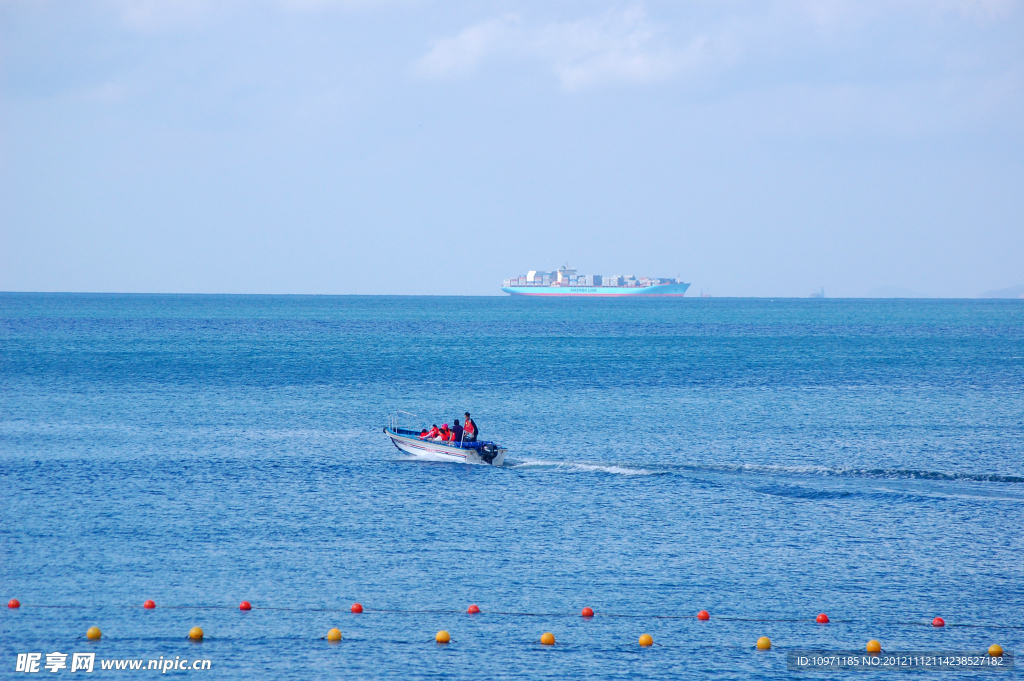 划破碧海