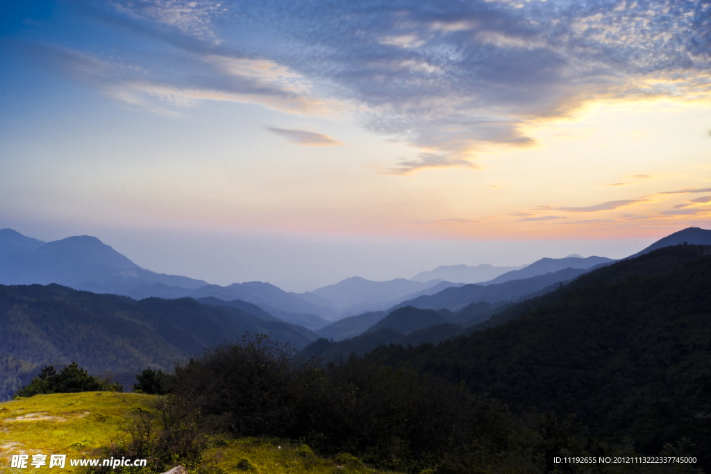 夕阳依山