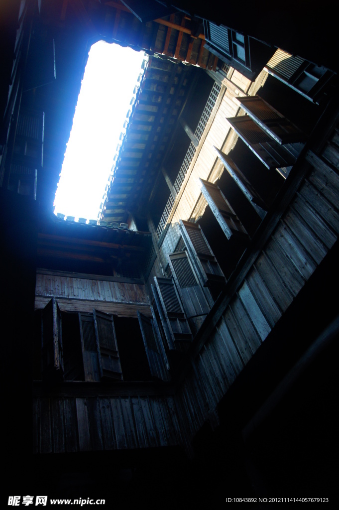 漏顶建筑