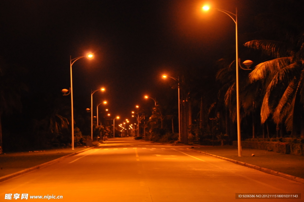 夜晚路灯