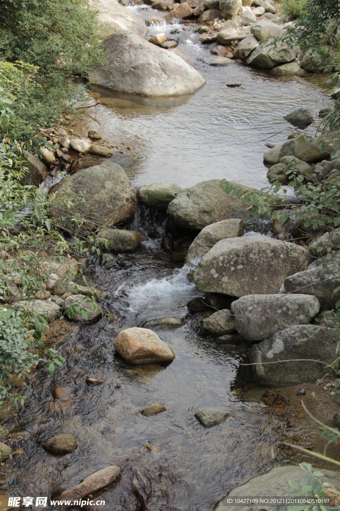 小河 碎石