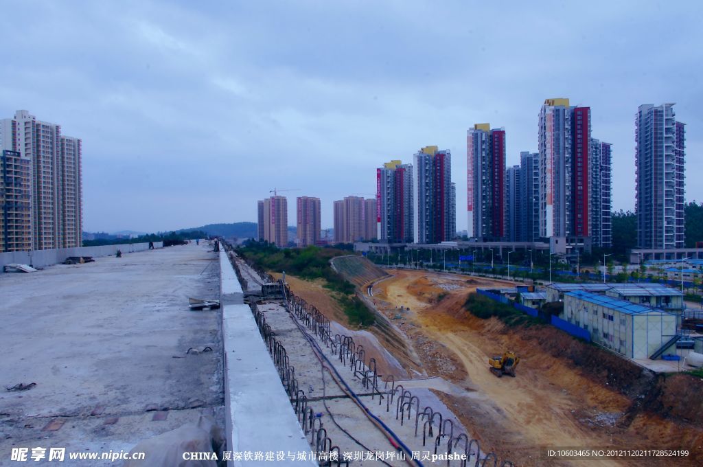 高架建筑与城市高楼