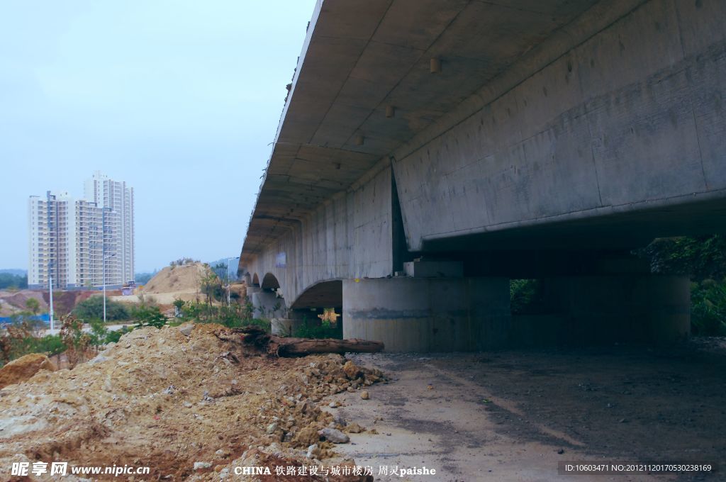 铁路建设 高架雄风