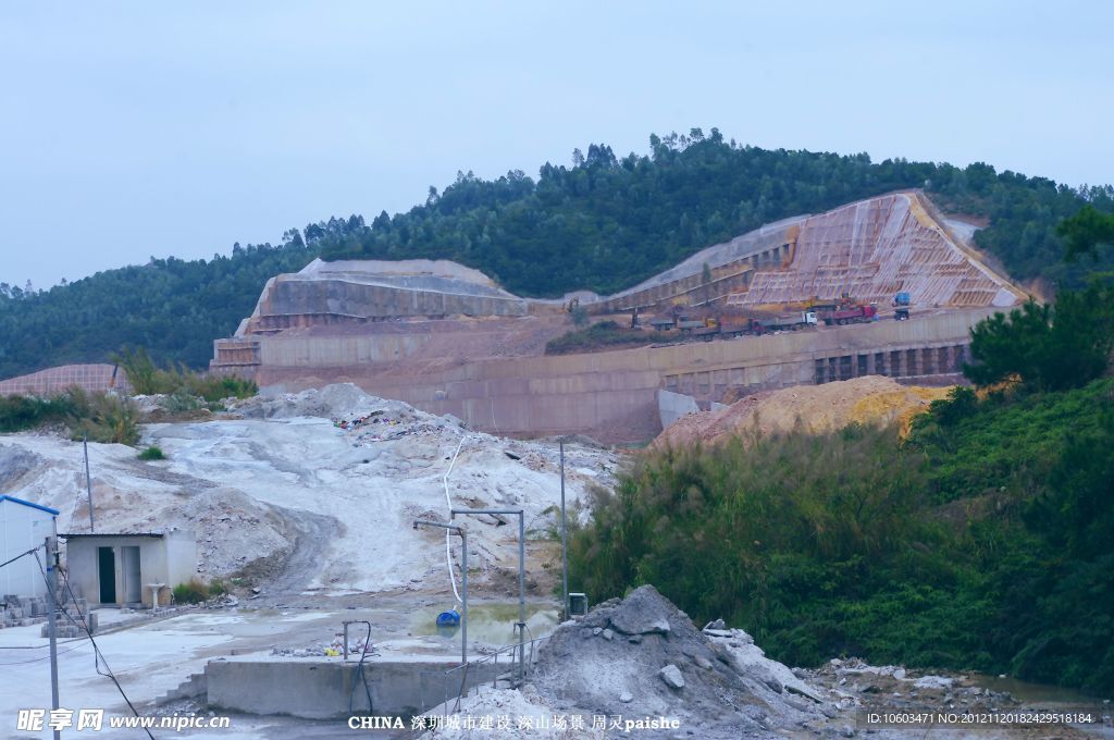 建筑工地 移山填地