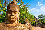 柬埔寨吴哥王城入口石像
