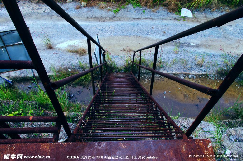 铁建工地 职工生活道路