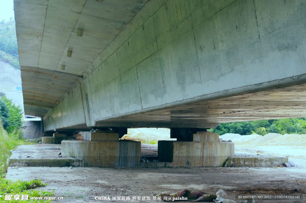 铁路建筑 桥柱景观