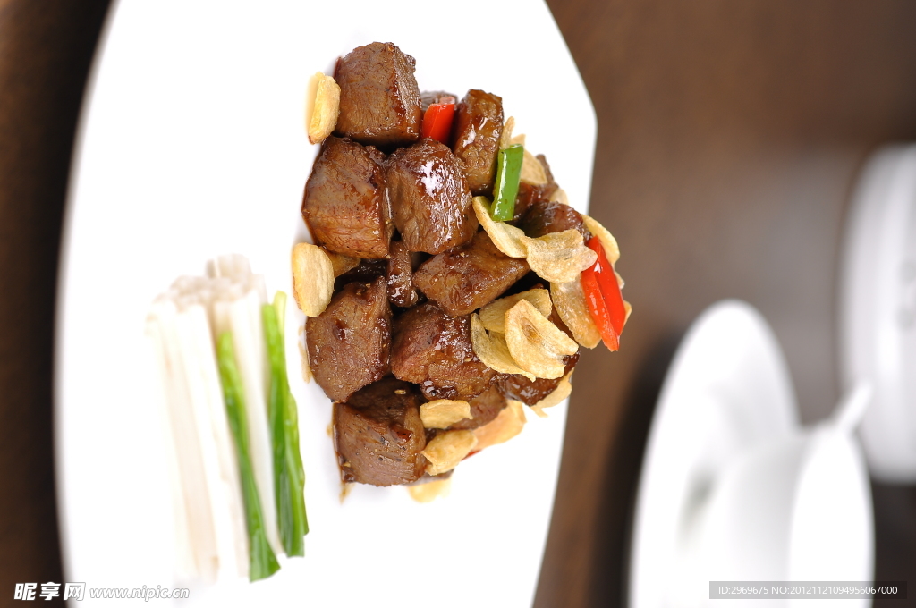 金蒜牛肉粒