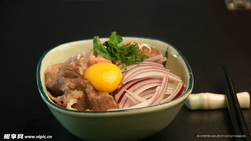 牛肉盖饭