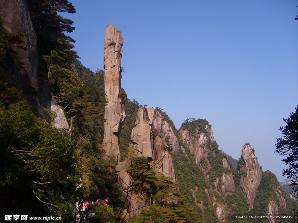 巨蟒出山