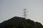山顶的高压塔