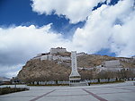 西藏江孜英雄纪念碑