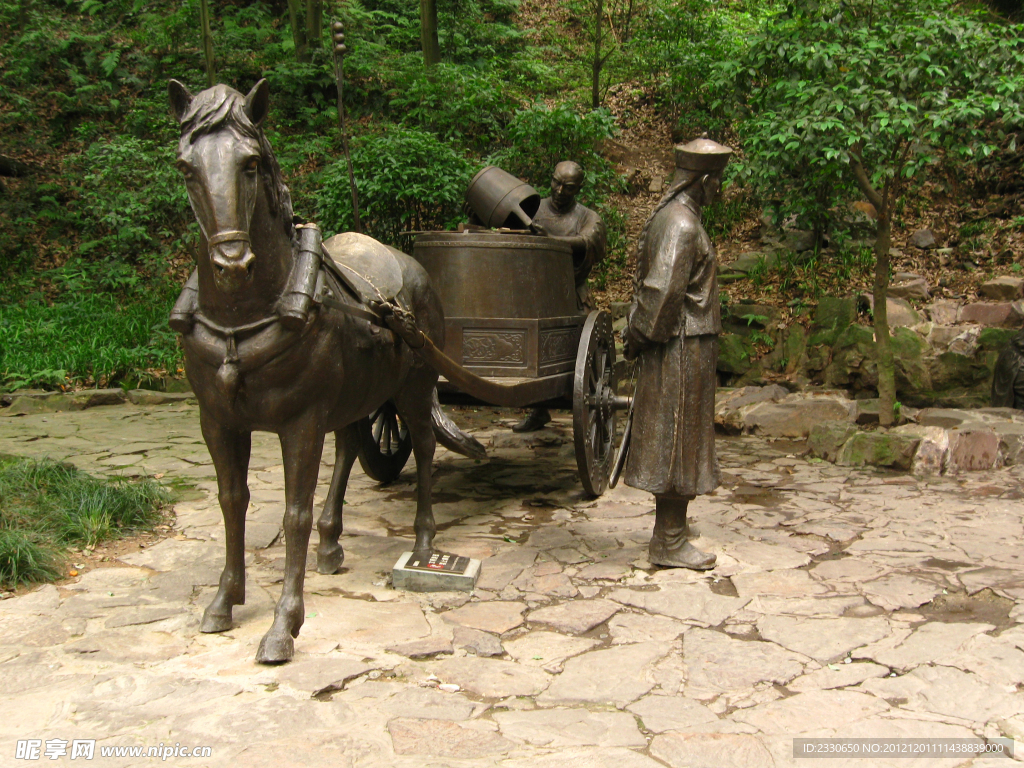 马车人铜雕像