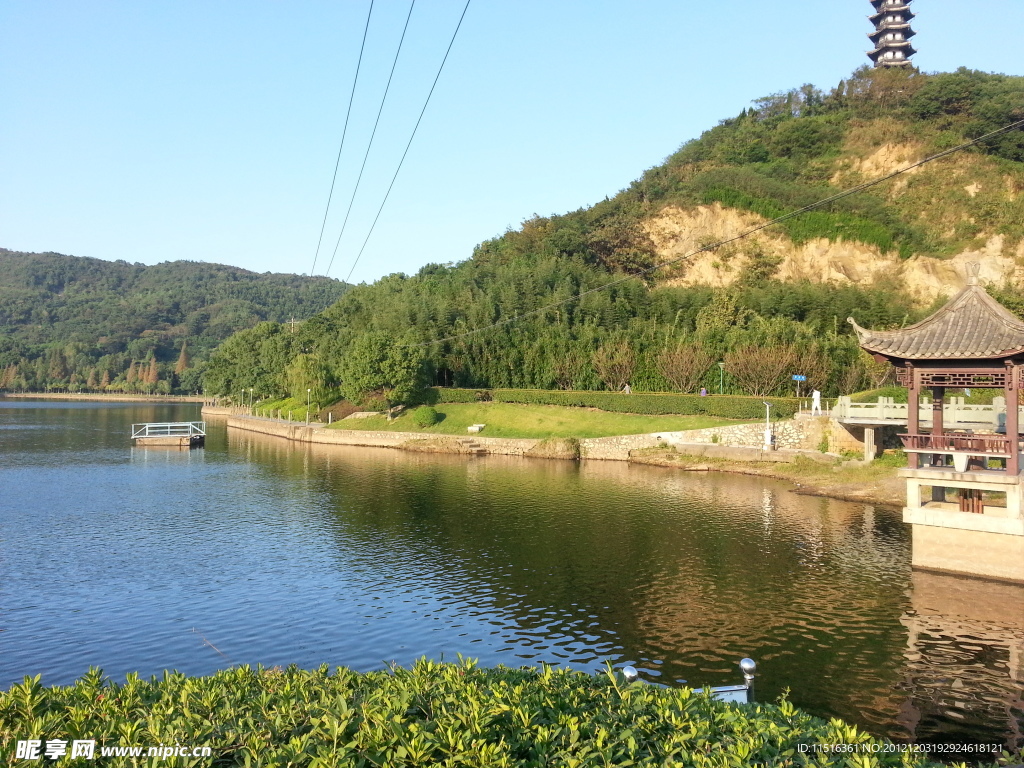 湖畔美景